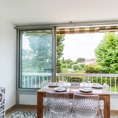 Апартаменты Nice Apt With Loggia Close To The Beach *